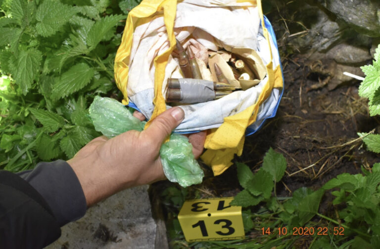 Izvršenim pretresom u Zenici pronađena opojna droga i oružje  (FOTO)