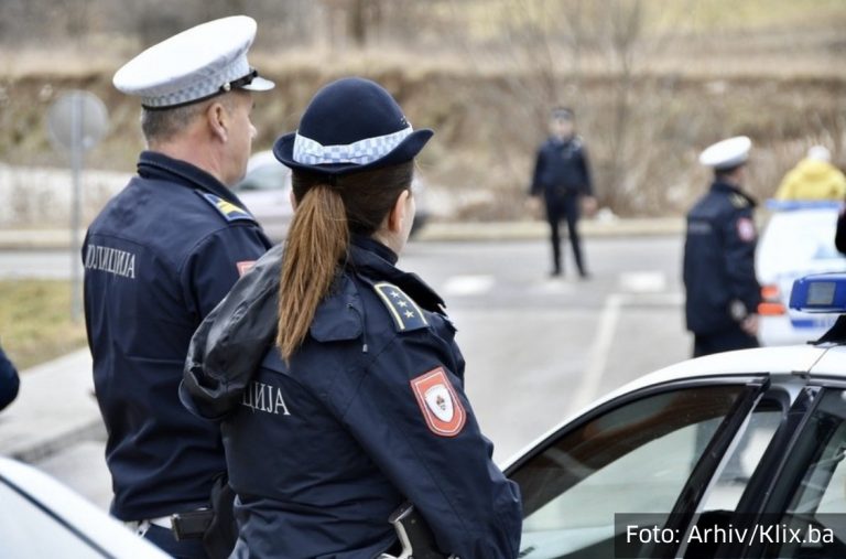 U nesreći kod Bosanskog Šamca poginuo 15-godišnjak, vozilom upravljao maloljetnik