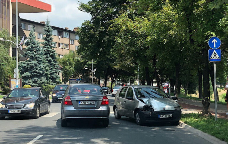 ZENICA Udes na Bulevaru: Sudarili se Fiat i Vento