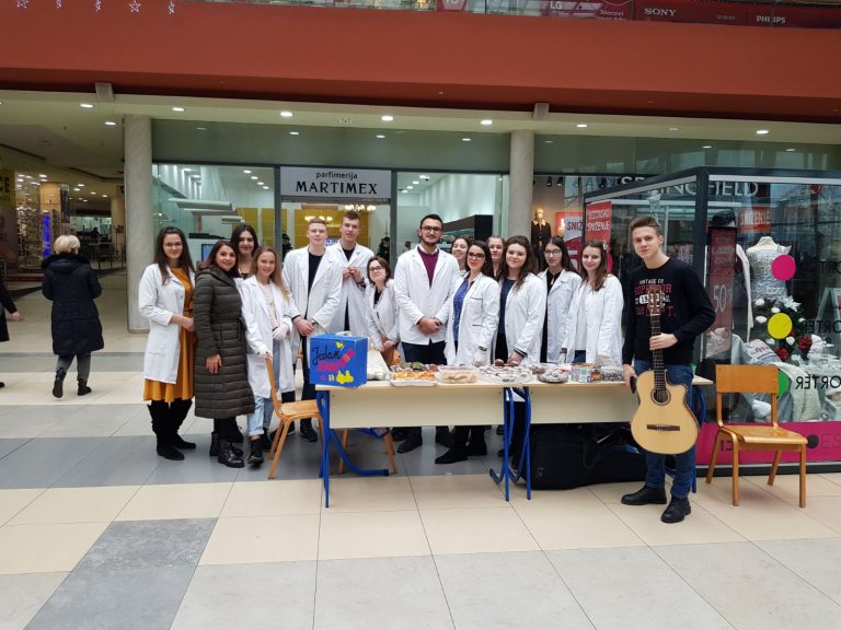 Vijeće učenika Medicinske škole Zenica organizovalo akciju “Jedan slatkiš, jedno dijete”