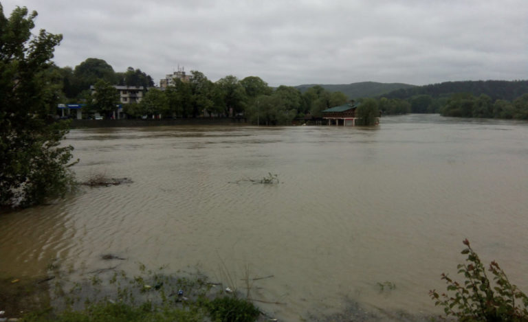 Poplave haraju: Vanredno stanje u Tesliću, vodostaj rijeke Bosne za dva sata narastao čak 126 centimetara