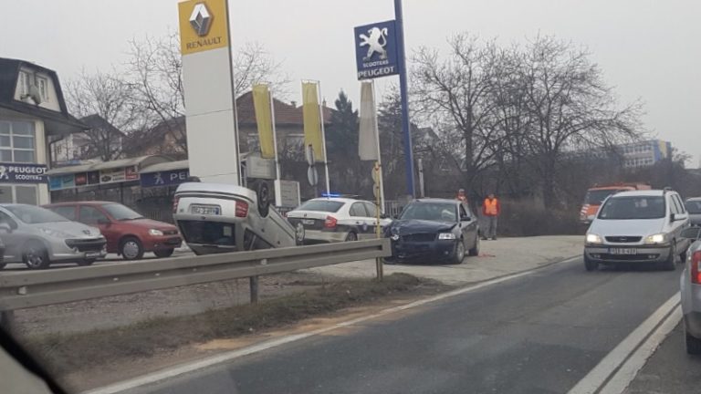 Saobraćajna nesreća na M17 kod Zenice, prevrnuo se automobil