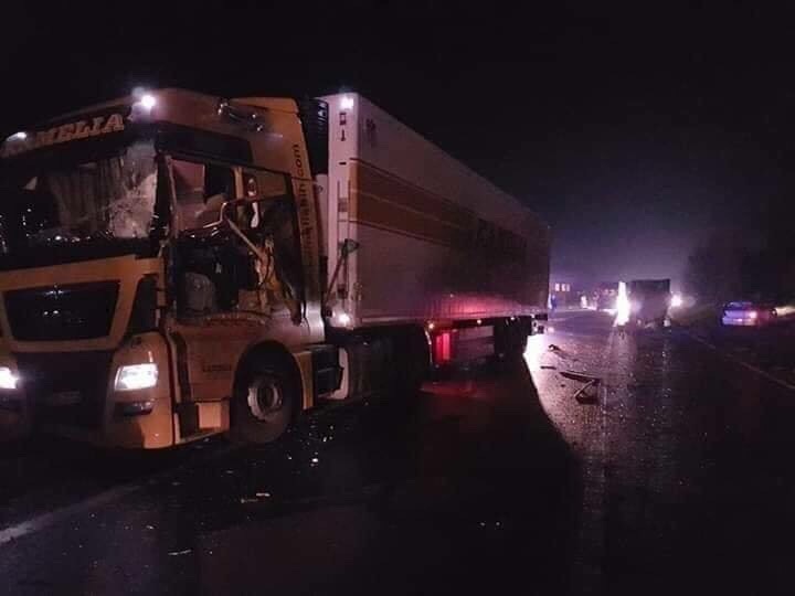 Totalna obustava saobraćaja nakon sudara dva kamiona i dva automobila kod Žepča