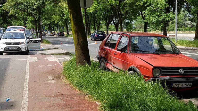 Saobraćajna na Bulevaru, povrijeđene dvije osobe