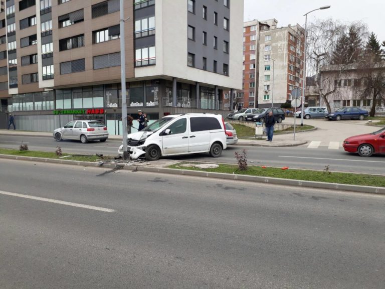 ZENICA U saobraćajnoj nesreći učestvovala dva vozila, ima povrijeđenih (FOTO)