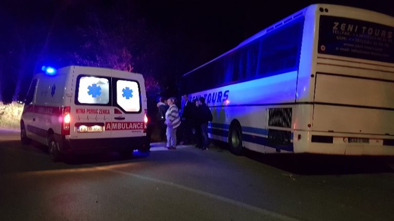 Izbjegnuta tragedija: Sudar dva auta i autobusa na Vjetrenicama kod Zenice, ima povrijeđenih (FOTO)