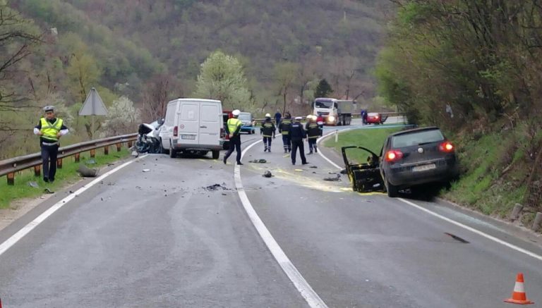 Epilog stravične nesreće kod Zenice: Poznat identitet stradalog, četvero povrijeđeno, suvozačica životno ugrožena