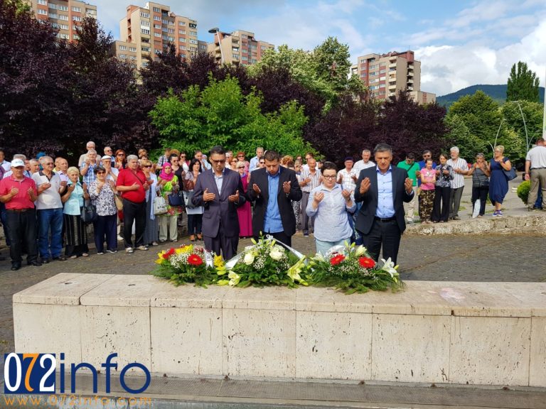 Zenica: Odavanjem počasti i polaganjem cvijeća obilježen Dan šehida (FOTO)