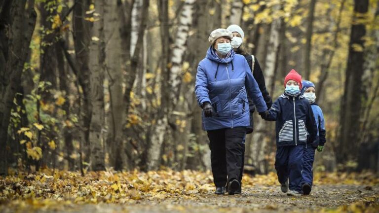 Crne prognoze: Koronavirus će u našem životu biti do 2022. godine