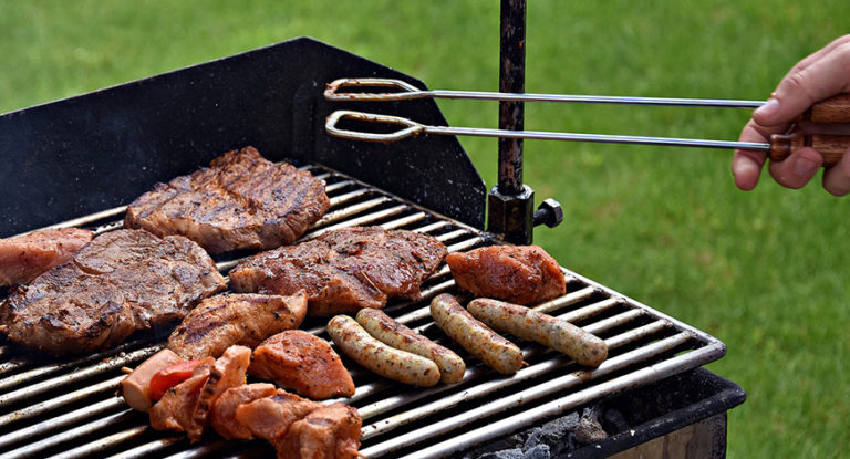 Veganka tužila komšiju jer je roštiljao meso u svom dvorištu