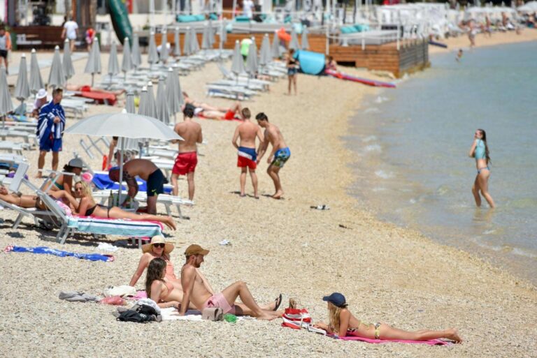 Njemački mediji: 10 maturanata vratilo se sa Zrća zaraženo korona virusom