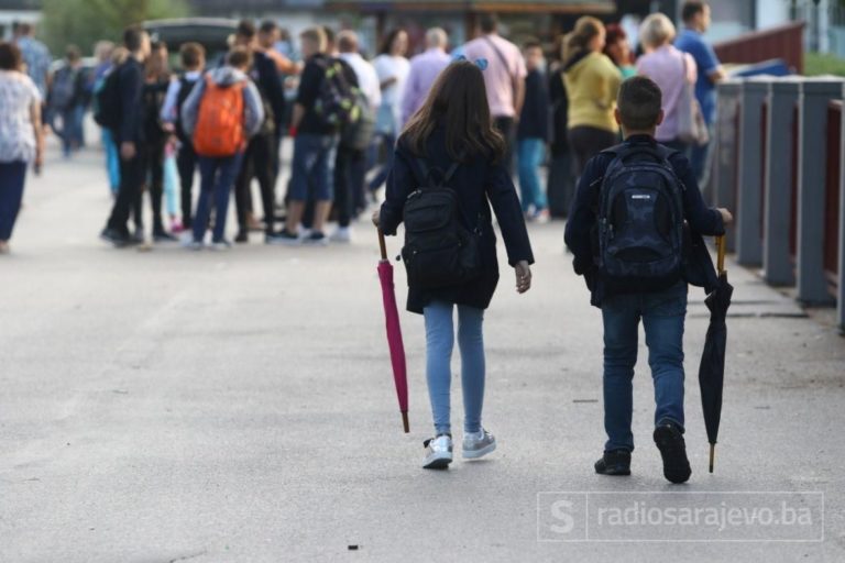 Za maturanta iz kućnog budžeta treba izdvojiti više od 5000 maraka