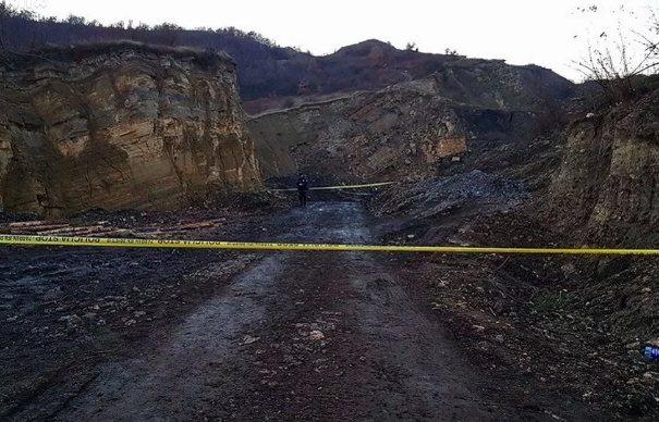 Nesreća na nelegalnom kopu kod Zenice: Jedna osoba povrijeđena, a druga zatrpana zemljom