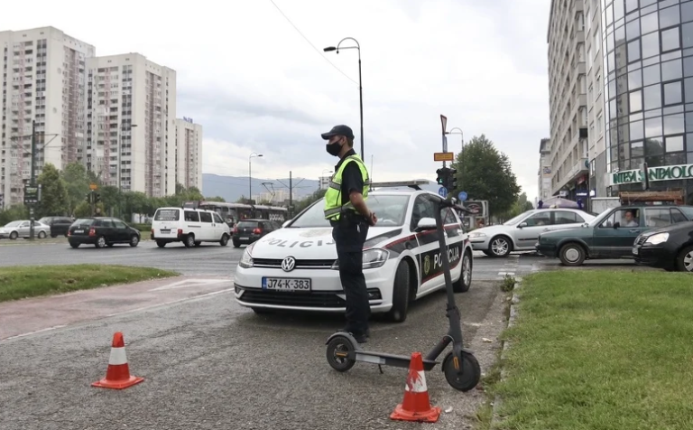 U sarajevskom naselju Otoka žena električnim romobilom oborila pješakinju