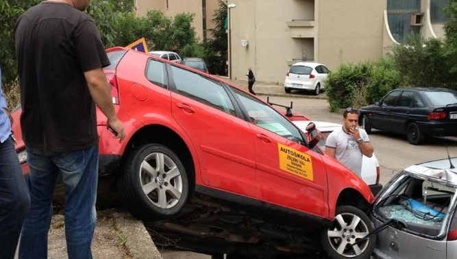 “Šta mislite koliko je naučio onaj što je uzeo potvrdu za 50 KM, šta mislite je li sjeo u auto? Zar ne bi trebalo biti koliko para toliko muzike?!”