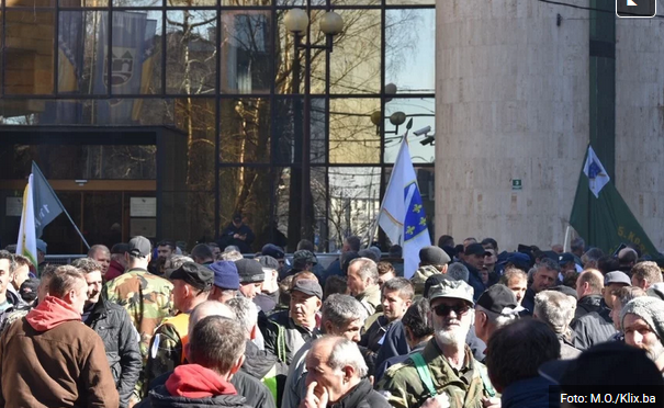 Ističe rok za usaglašavanje zakona, danas razgovori o boračkom dodatku i registru