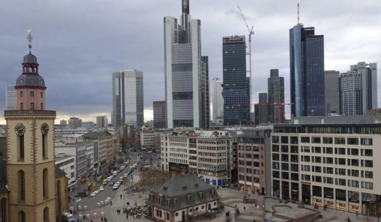 Frankfurt do nedjelje mora evakuirati više od 16 hiljada ljudi