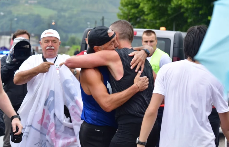 Ultramaratonci u teškim uslovima pretrčali put od Vukovara do Potočara: Kiša je bila dar s neba