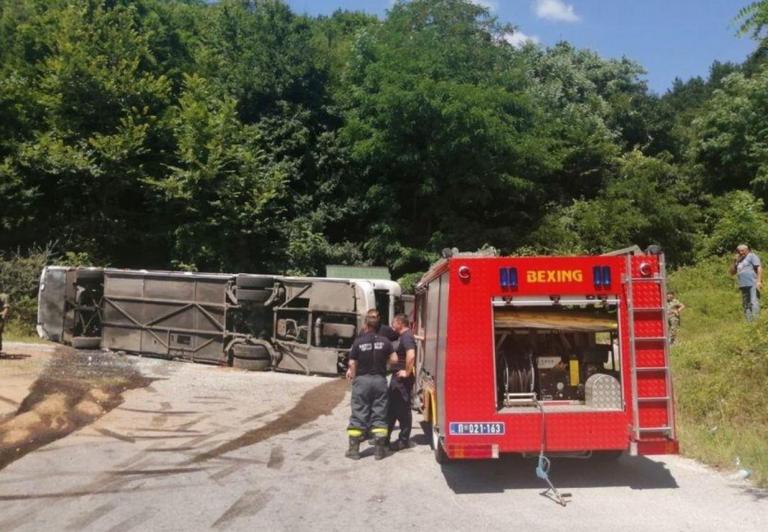 Prevrnuo se vojni autobus kod Vranja, povrijeđena 23 vojnika Srbije