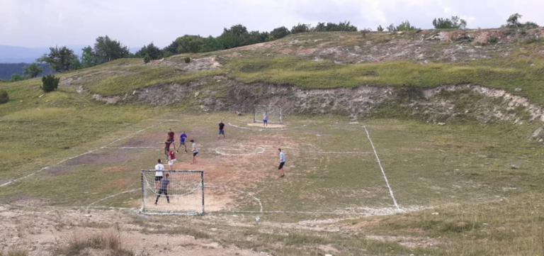 Nogometni teren u BiH priča je za sebe: “Bio je površinski kop, a onda smo krenuli u posao”