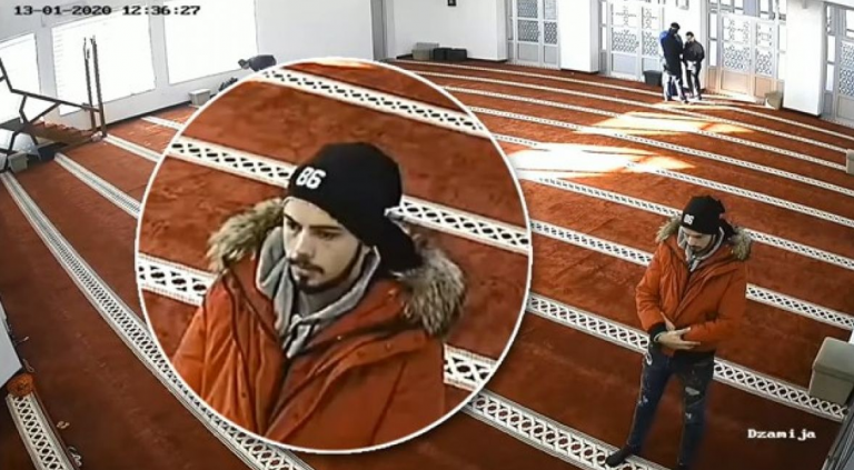 Uzeo je dobrovoljne priloge: Pogledajte pljačku džamije u Ilijašu (VIDEO)