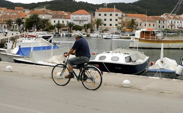 Većina hrvatskih poslodavaca traži radnike iz BiH s državljanstvom Hrvatske