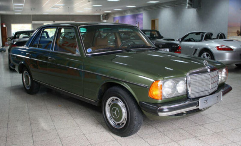 Još da je dizel: Prodaje se Mercedes W123 koji je prešao 14.040 km za 43 godine