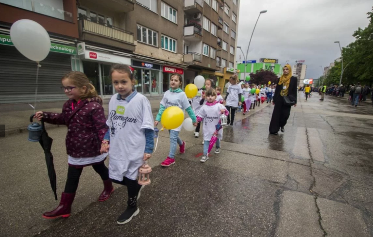 Ramazanski vozić: Mališani u Zenici obilježilli dolazak mjeseca posta