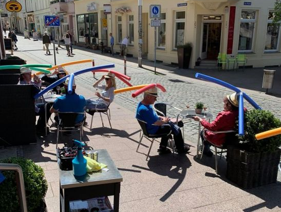 Totalni hit: Evo kako u ovom kafiću drže distancu