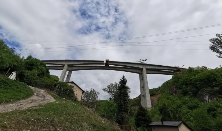 Najviši vijadukt na Koridoru 5C Babina rijeka u narednim danima bit će potpuno spojen