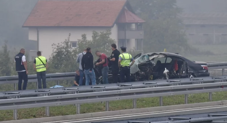 Dvije osobe smrtno stradale u saobraćajnoj nesreći na autoputu kod Kaknja