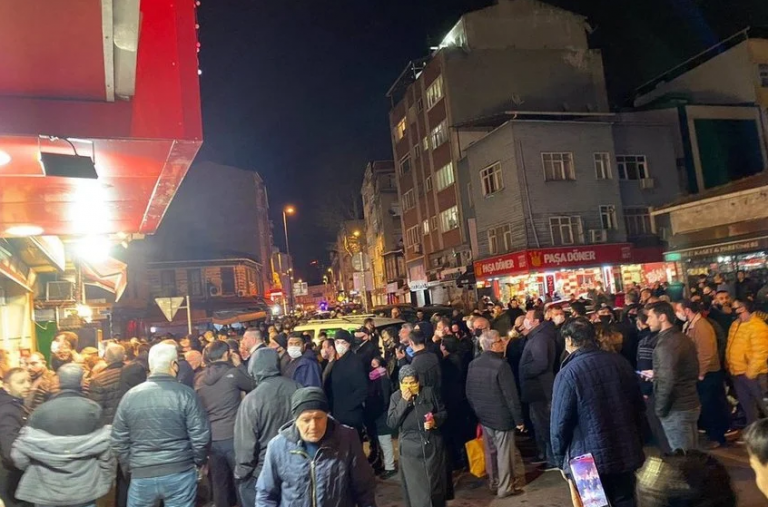 Haos u Turskoj zbog uvođenja policijskog sata, hiljade ljudi na ulicama, tučnjave u redu za kupovinu