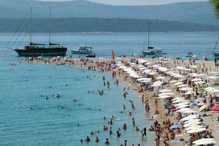 Otkriveni detalji o boravku na plažama u Hrvatskoj: Kontrole redara, udaljeni peškiri…