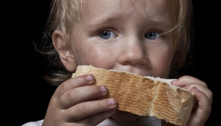 PORAŽAVAJUĆE: Svake noći 128.000 djece u BiH na spavanje ode gladno!