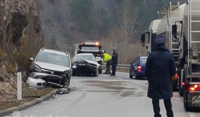 Saobraćajna nesreća na M-17: Dvije osobe povrijeđene