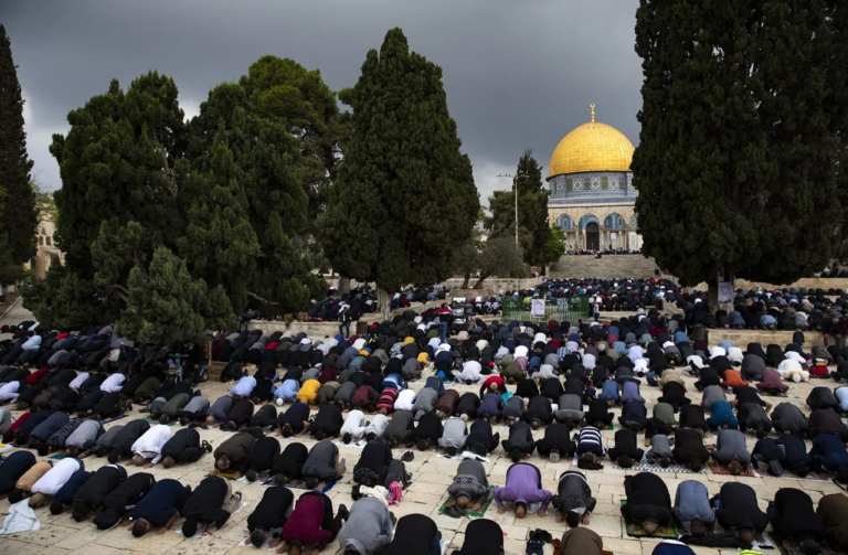 Palestinci klanjali džuma-namaz u Al-Aksi