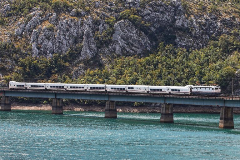 I ovog ljeta možemo vozom na more: Od 28. juna do 1. septembra će saobraćati voz do Ploča