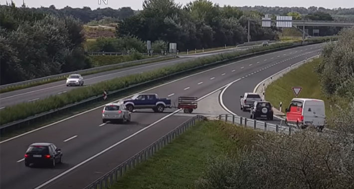 Skrenuo je na autocestu u suprotan smjer i izazvao stravičnu nesreću (VIDEO)