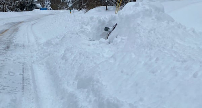 Grtalica zatrpala parkirano auto, vozača jedva našli i spasili nakon 10 sati (FOTO)