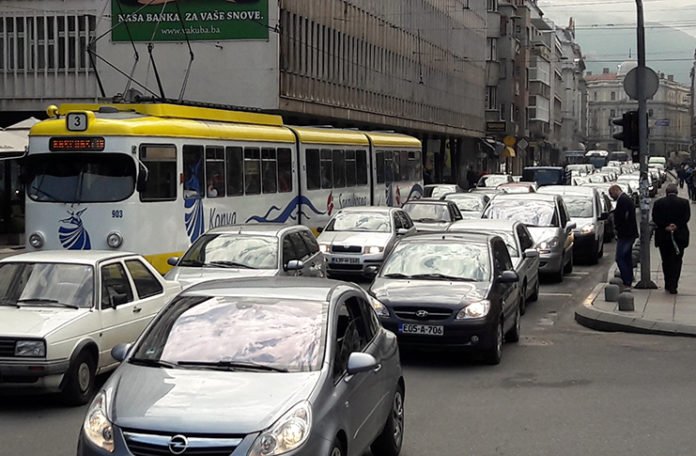 Apsurd: U BiH ima daleko više vlasnika vozila nego zaposlenih