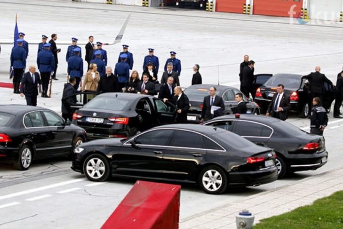 Narodu otkazi, političarima novi automobili