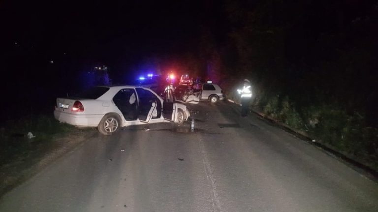 Teška saobraćajna nesreća u Zavidovićima, povrijeđeni prevezeni u bolnicu