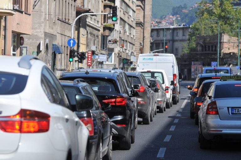 Bez stručnog ispita Prve pomoći, manjkom znanja i sa štelom do vozačke dozvole