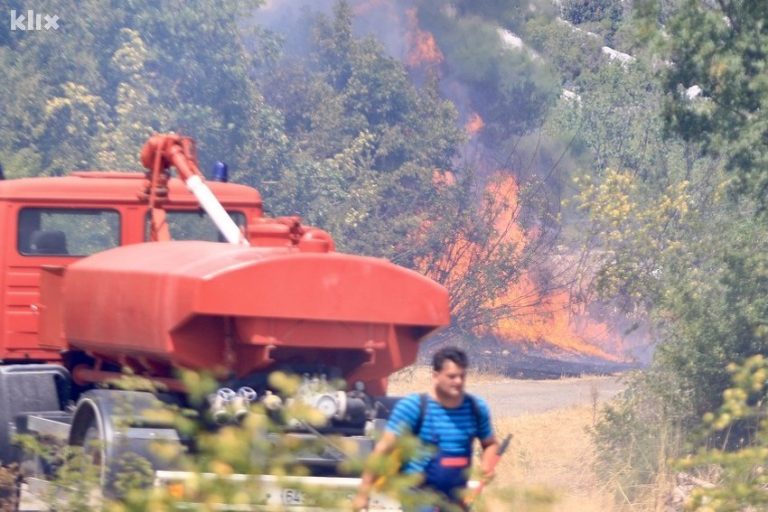 Za jedno vozilo Predsjedništva BiH može se kupiti 200 vatrogasnih odijela, 400 naprtnjača ili cisterna