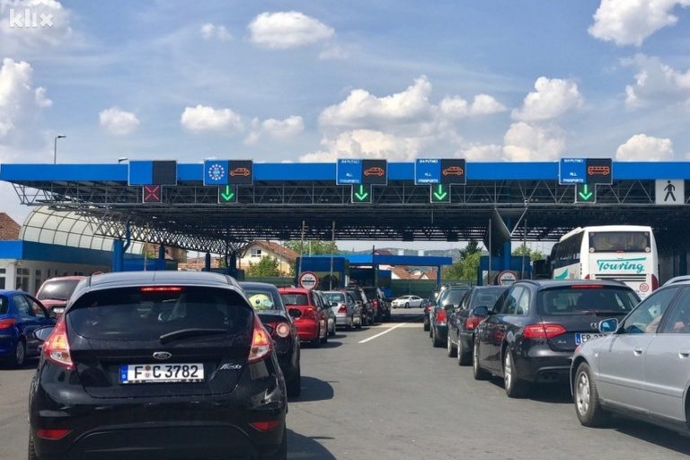 Više od hiljadu osoba godišnje bude vraćeno s bh. granice, najviše zbog nevažećeg pasoša