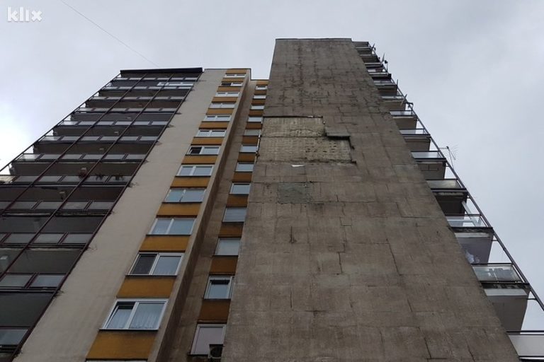 Zenica: Stanari solitera godinama ukazuju na dotrajalost fasada, nemaju novca za obnovu