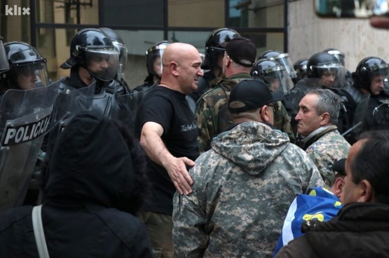 Bivši major iz Zenice: Naredni put ćemo doći s bombama na proteste koje ćemo baciti