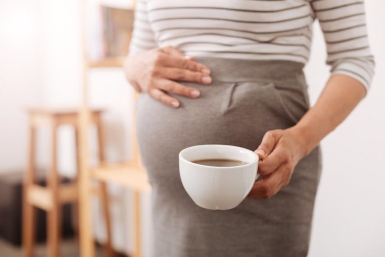 Prekomjeran unos kofeina u trudnoći potencijalno opasan za zdravlje bebe