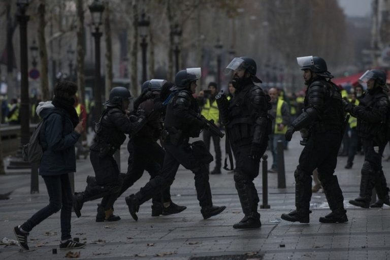 Tokom protesta u Francuskoj povrijeđeno 120 demonstranata i skoro 20 policajaca