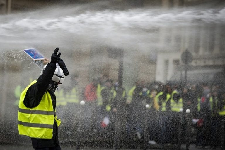 Macronovi ustupci Francusku koštaju do deset milijardi eura